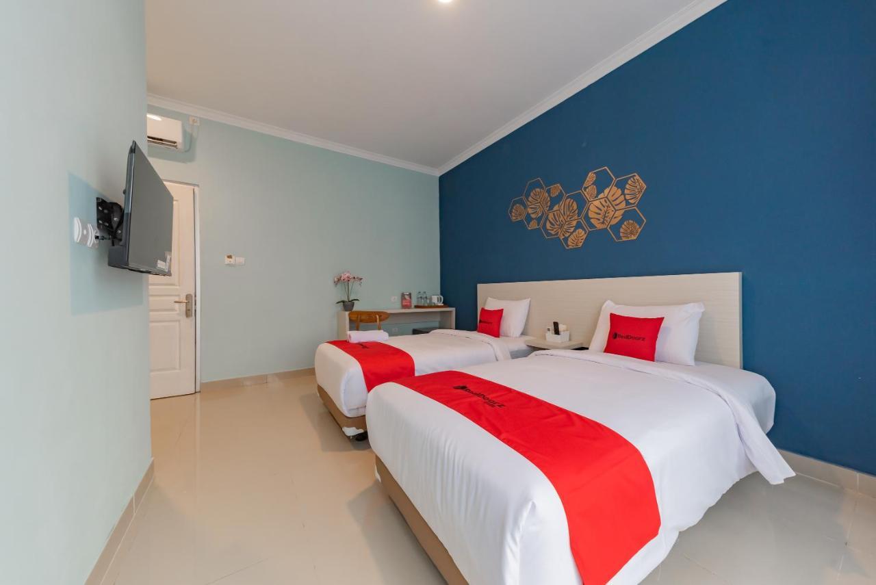 Reddoorz Plus Near Surapati Core Bandung Exterior photo